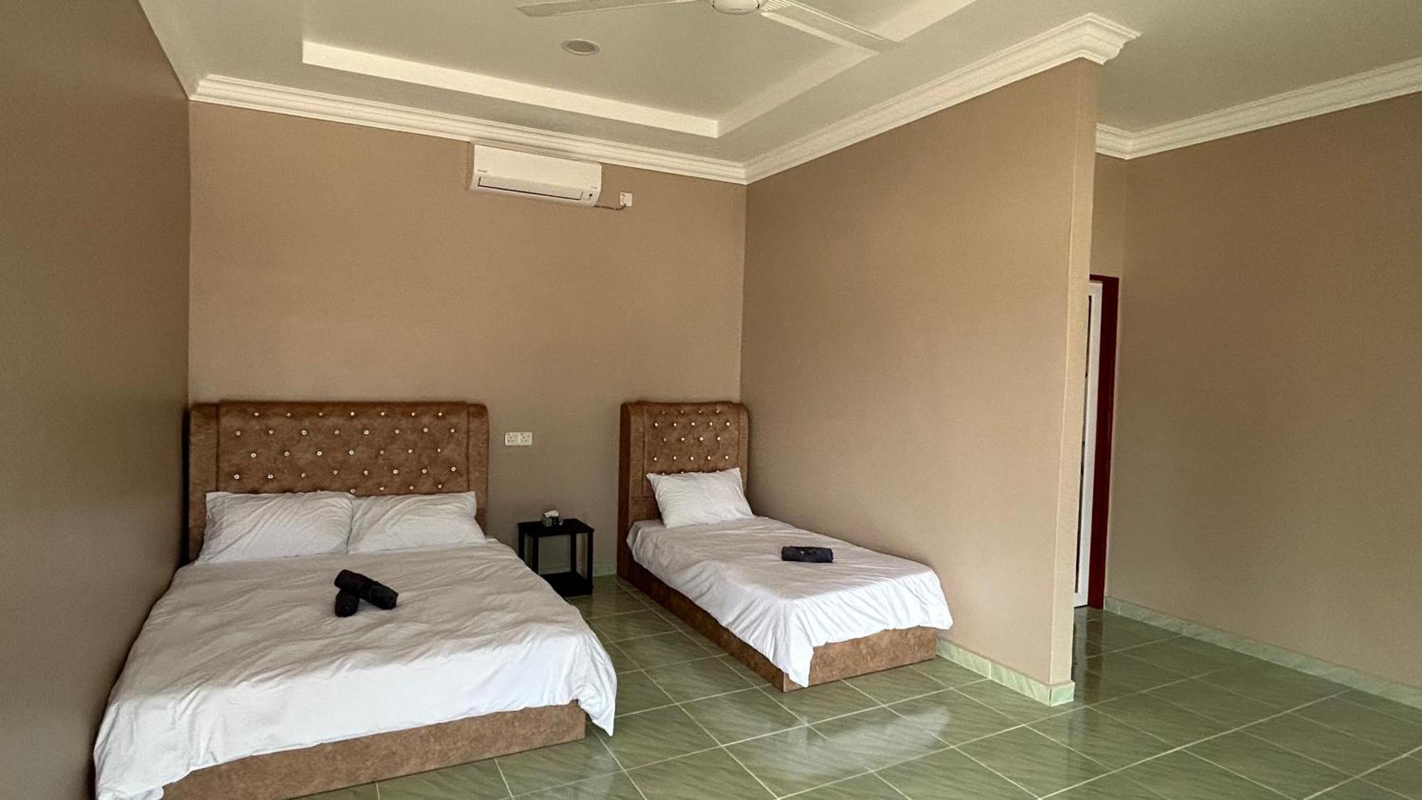 Sasuka Chalet Pantai Pandak Kuala Terengganu Exterior foto