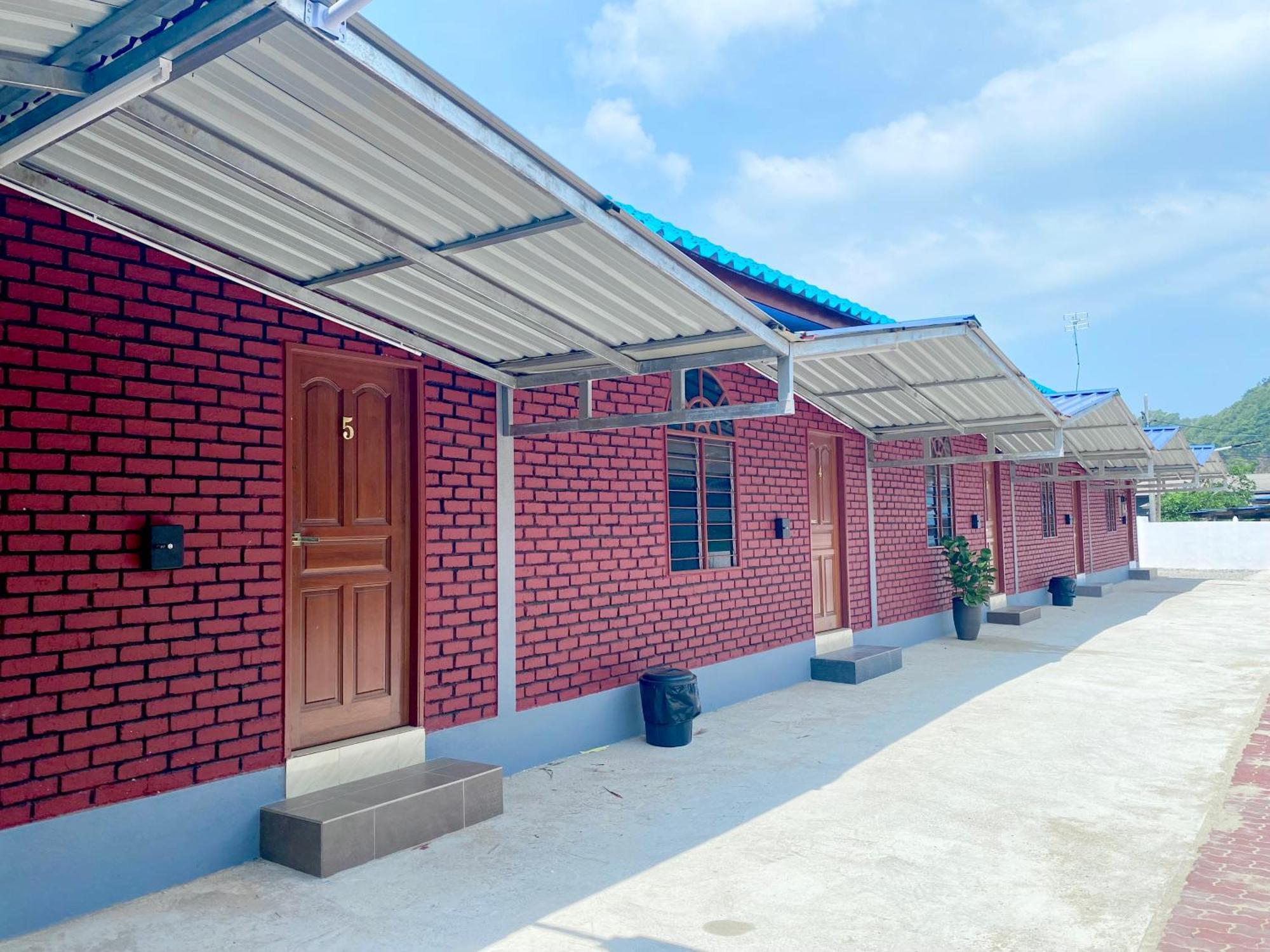 Sasuka Chalet Pantai Pandak Kuala Terengganu Exterior foto